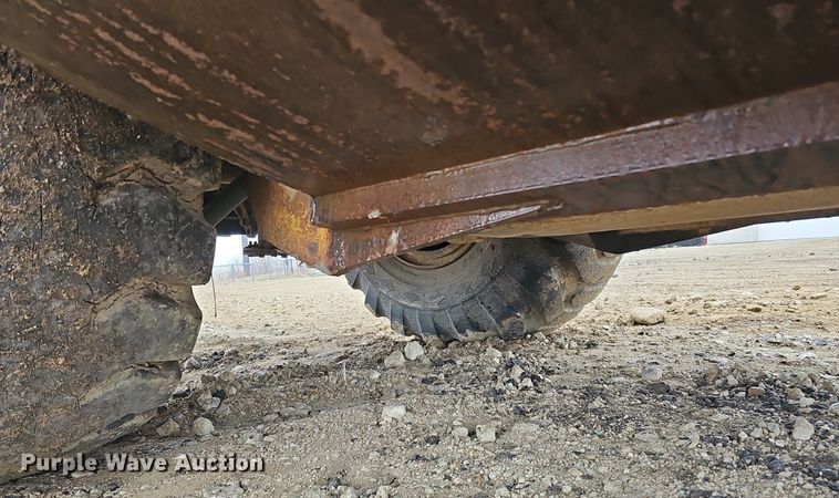 image for item DQ8666 1978 Caterpillar 613B water wagon