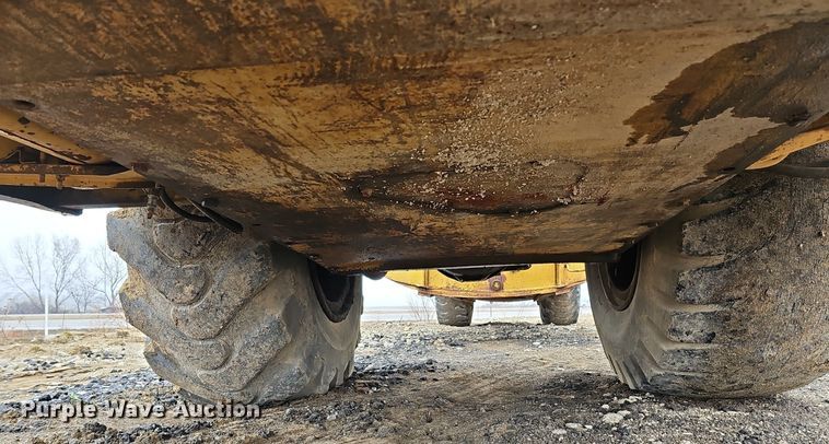 image for item DQ8666 1978 Caterpillar 613B water wagon