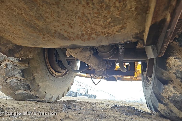 image for item DQ8666 1978 Caterpillar 613B water wagon