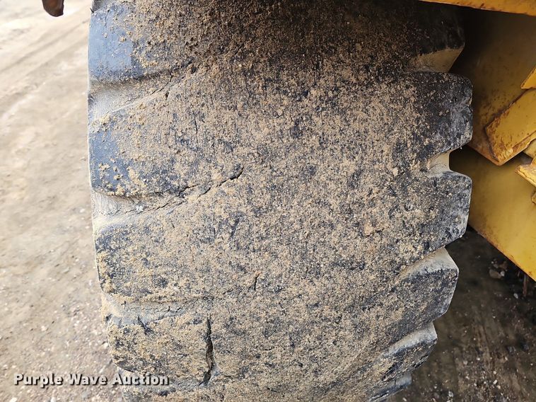 image for item DQ8666 1978 Caterpillar 613B water wagon