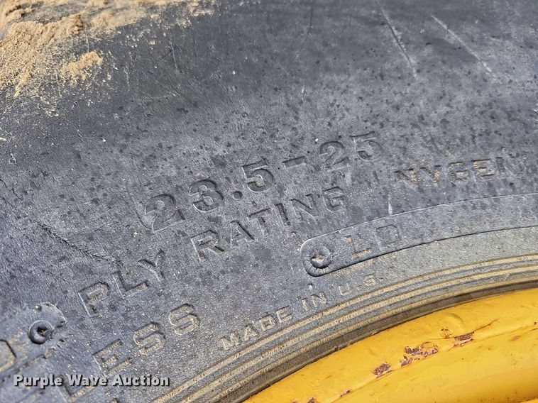 image for item DQ8666 1978 Caterpillar 613B water wagon