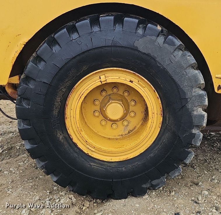 image for item DQ8666 1978 Caterpillar 613B water wagon