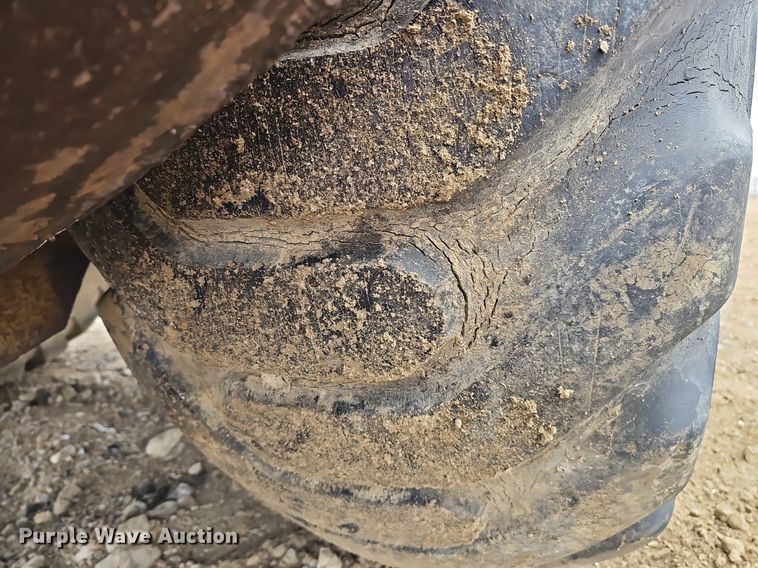 image for item DQ8666 1978 Caterpillar 613B water wagon