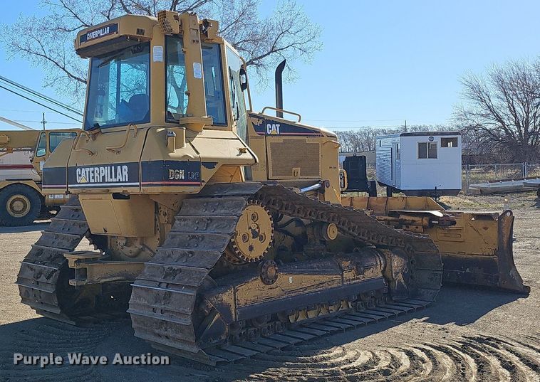 image for item DQ8678 2003 Caterpillar D6N LGP dozer