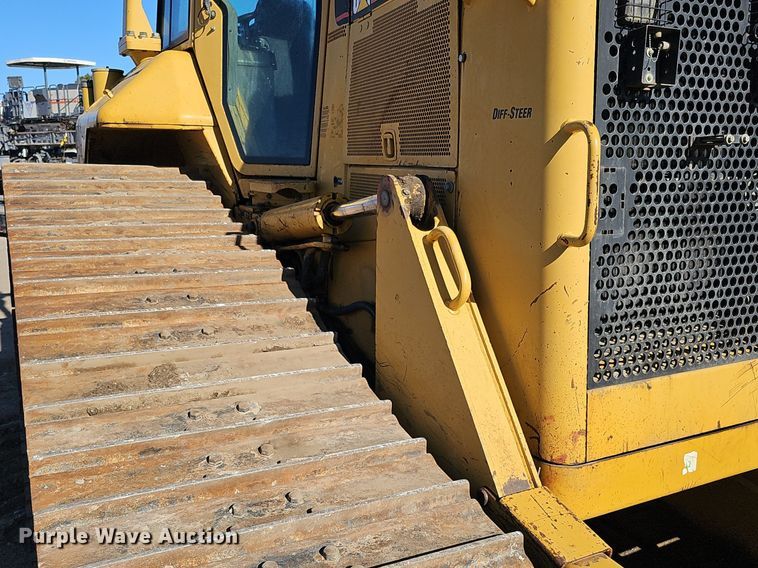 image for item DQ8678 2003 Caterpillar D6N LGP dozer