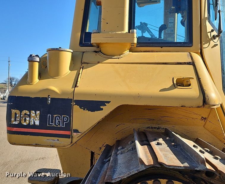 image for item DQ8678 2003 Caterpillar D6N LGP dozer