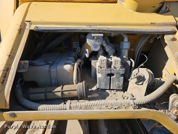 image for item DQ8678 2003 Caterpillar D6N LGP dozer