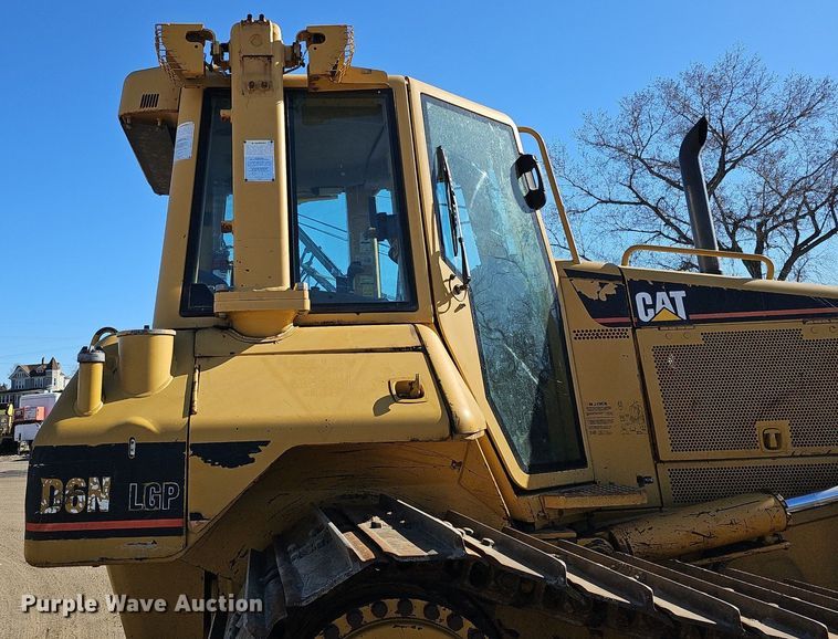 image for item DQ8678 2003 Caterpillar D6N LGP dozer