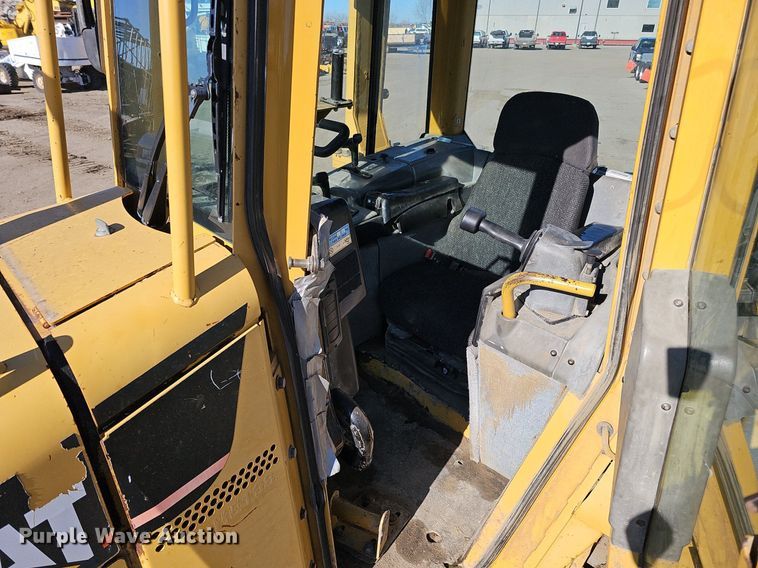 image for item DQ8678 2003 Caterpillar D6N LGP dozer