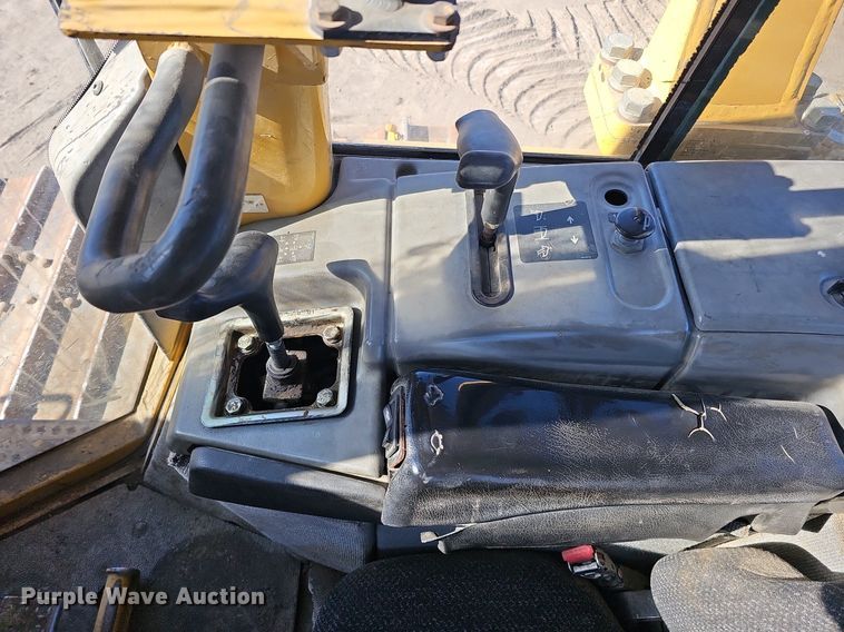 image for item DQ8678 2003 Caterpillar D6N LGP dozer