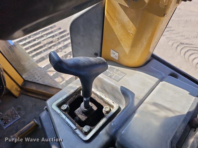 image for item DQ8678 2003 Caterpillar D6N LGP dozer