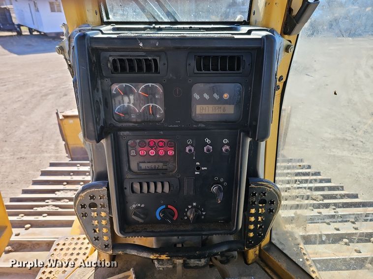 image for item DQ8678 2003 Caterpillar D6N LGP dozer