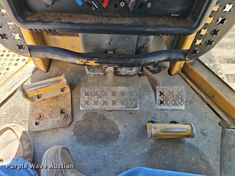 image for item DQ8678 2003 Caterpillar D6N LGP dozer