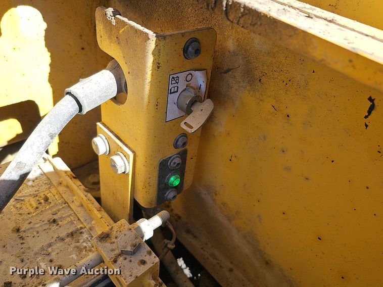 image for item DQ8679 2013 Komatsu PC360LC-10 excavator