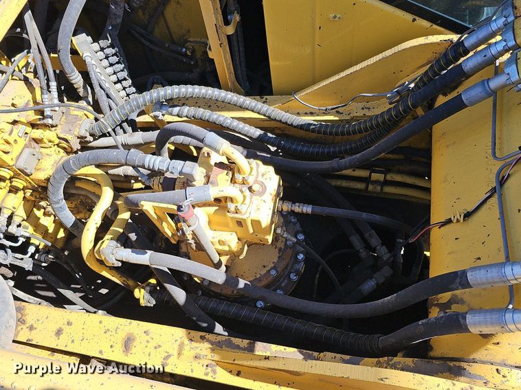 image for item DQ8679 2013 Komatsu PC360LC-10 excavator