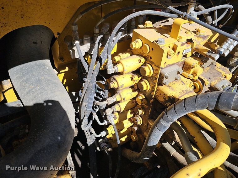 image for item DQ8679 2013 Komatsu PC360LC-10 excavator