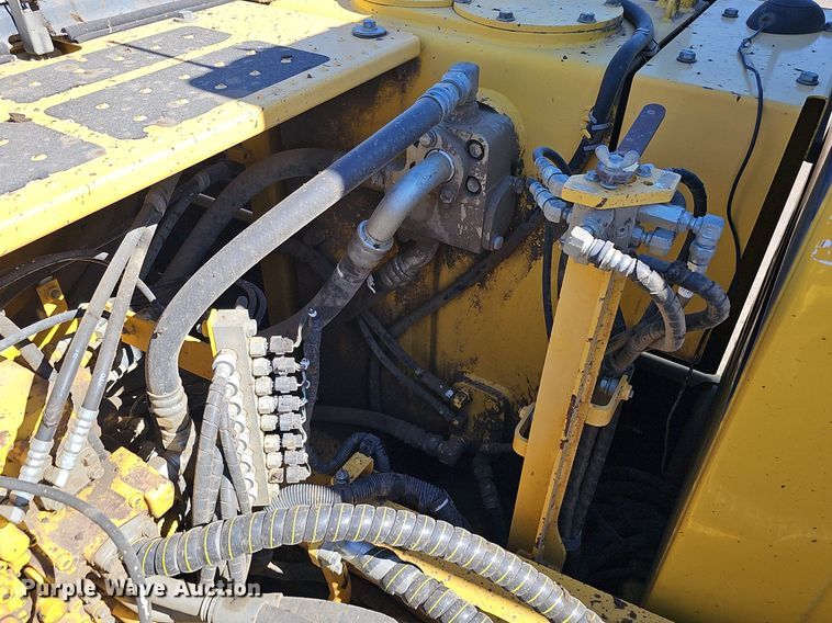 image for item DQ8679 2013 Komatsu PC360LC-10 excavator
