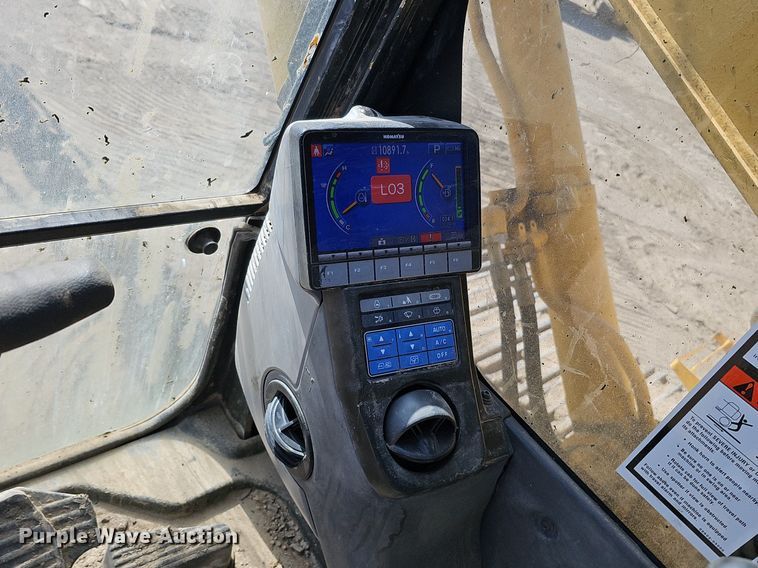 image for item DQ8679 2013 Komatsu PC360LC-10 excavator