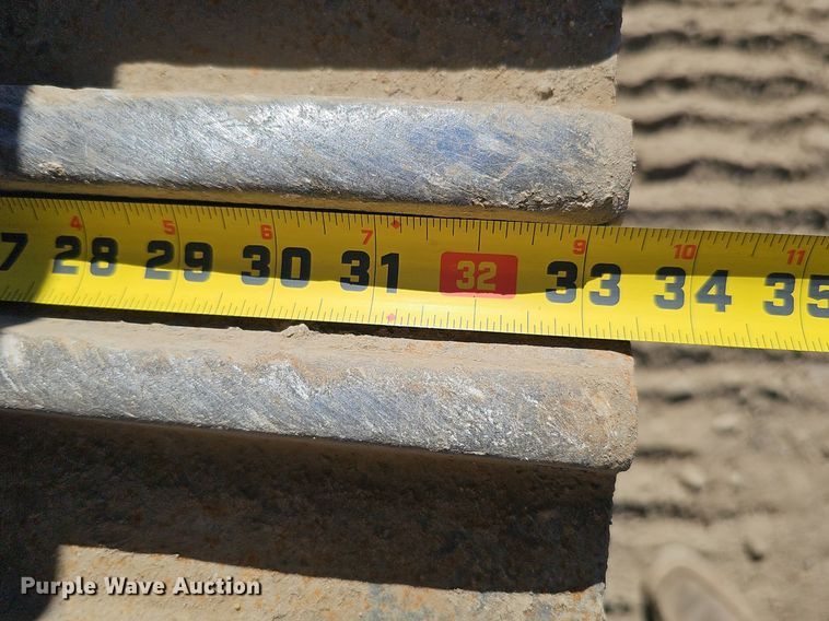 image for item DQ8679 2013 Komatsu PC360LC-10 excavator