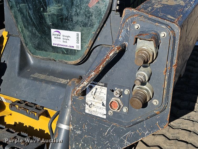 image for item DQ8680 2019 John Deere 333G tracked skid steer loader