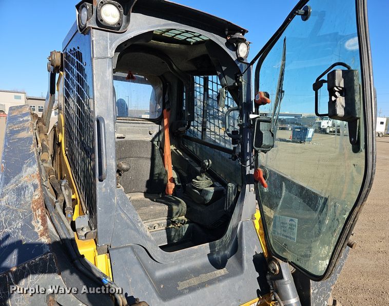 image for item DQ8680 2019 John Deere 333G tracked skid steer loader