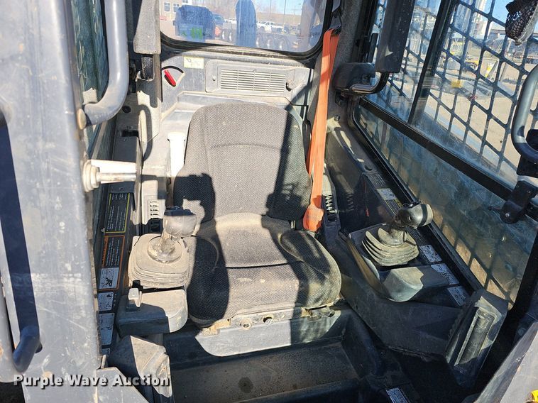 image for item DQ8680 2019 John Deere 333G tracked skid steer loader