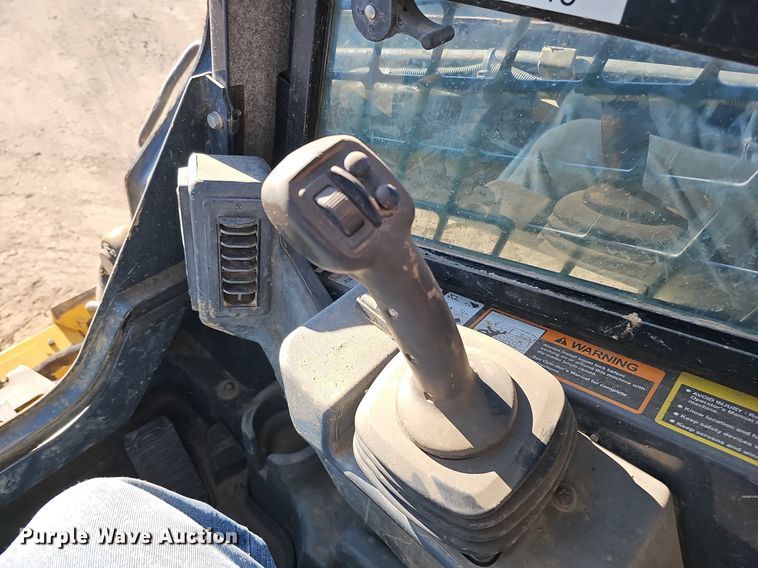 image for item DQ8680 2019 John Deere 333G tracked skid steer loader