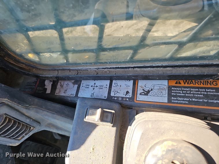 image for item DQ8680 2019 John Deere 333G tracked skid steer loader