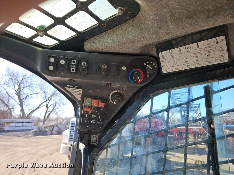 image for item DQ8680 2019 John Deere 333G tracked skid steer loader