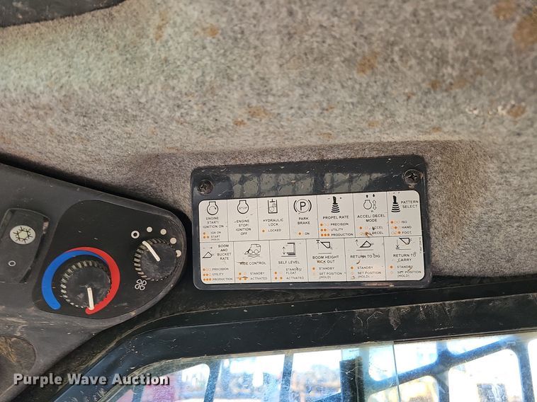 image for item DQ8680 2019 John Deere 333G tracked skid steer loader