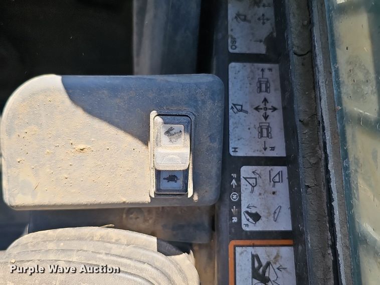 image for item DQ8680 2019 John Deere 333G tracked skid steer loader