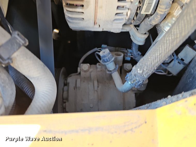 image for item DQ8680 2019 John Deere 333G tracked skid steer loader