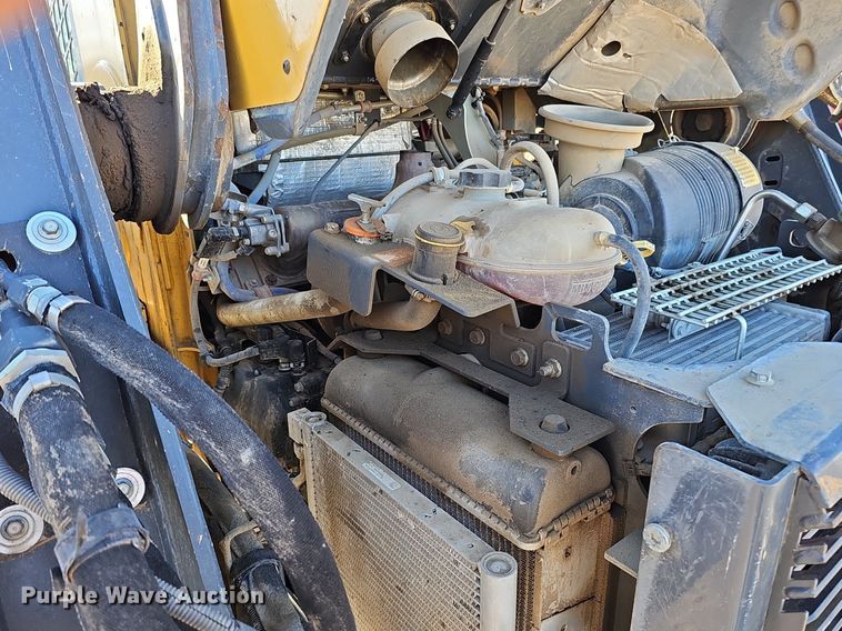 image for item DQ8680 2019 John Deere 333G tracked skid steer loader