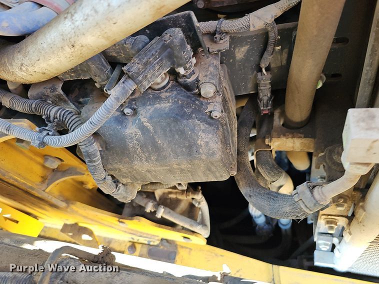 image for item DQ8680 2019 John Deere 333G tracked skid steer loader