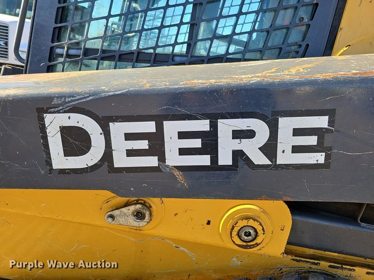 image for item DQ8680 2019 John Deere 333G tracked skid steer loader