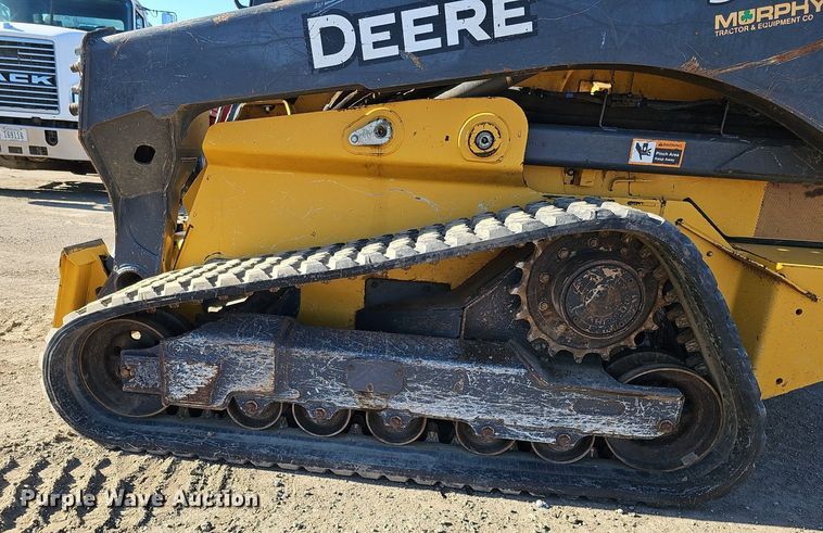 image for item DQ8680 2019 John Deere 333G tracked skid steer loader