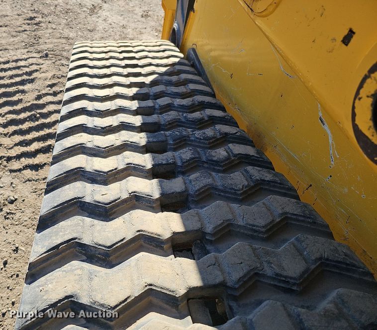 image for item DQ8680 2019 John Deere 333G tracked skid steer loader