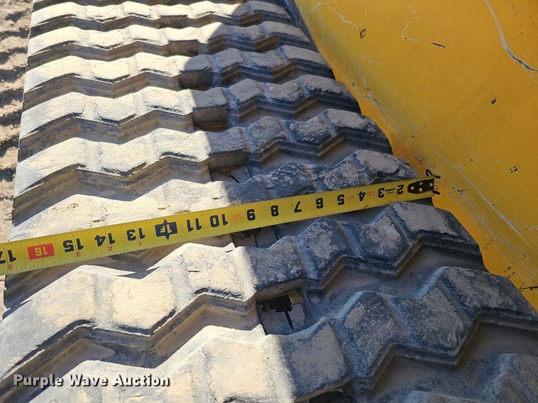 image for item DQ8680 2019 John Deere 333G tracked skid steer loader