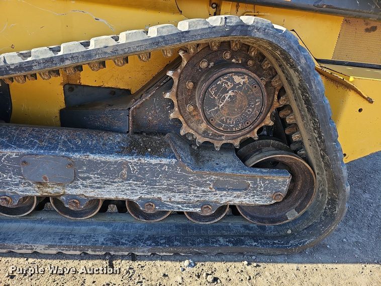 image for item DQ8680 2019 John Deere 333G tracked skid steer loader