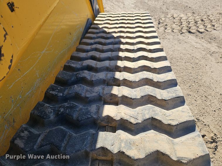 image for item DQ8680 2019 John Deere 333G tracked skid steer loader