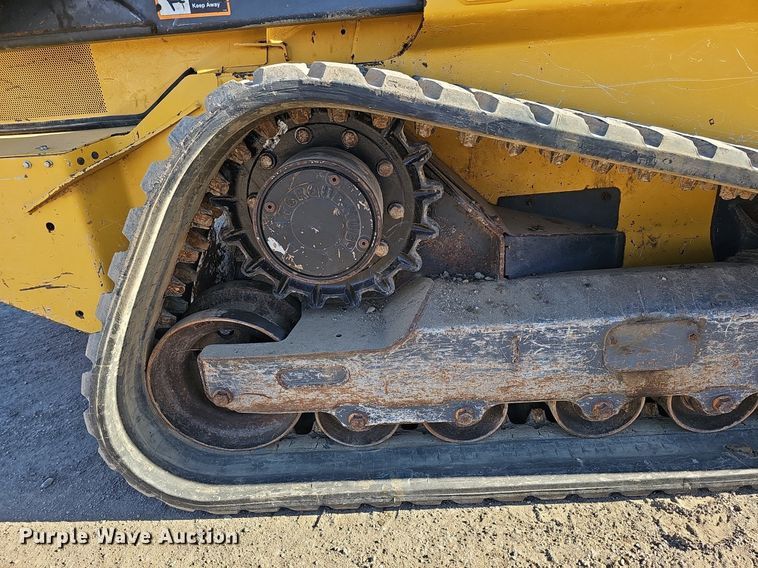 image for item DQ8680 2019 John Deere 333G tracked skid steer loader