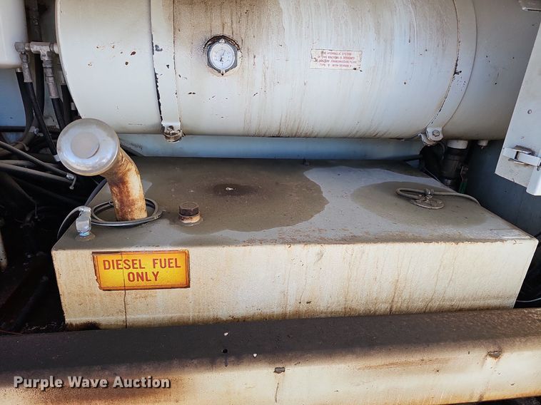 image for item DQ8681 1991 Mark Industries 62C boom lift