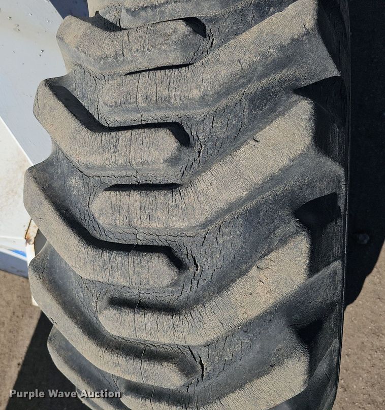 image for item DQ8681 1991 Mark Industries 62C boom lift