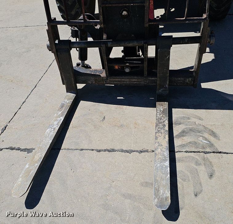 image for item DQ8687 2006 JLG G9-43A telehandler