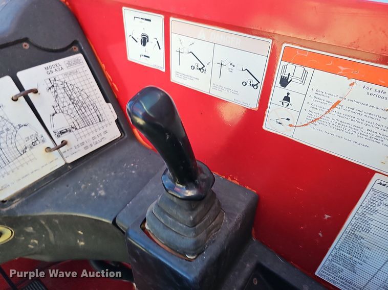 image for item DQ8687 2006 JLG G9-43A telehandler