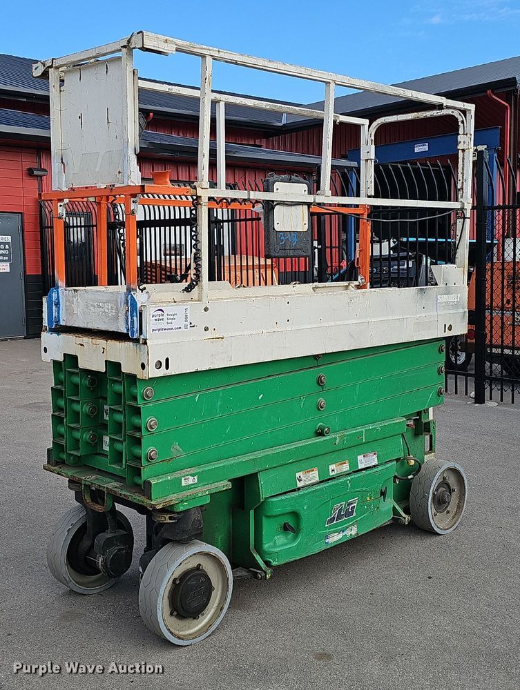 image for item DQ8715 2015 JLG 2632 ES scissor lift