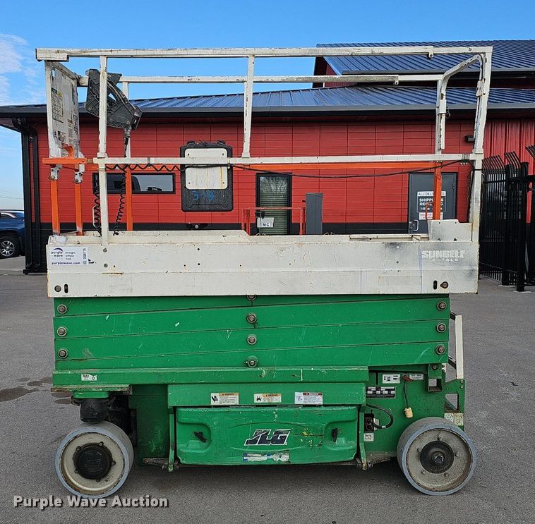 image for item DQ8715 2015 JLG 2632 ES scissor lift