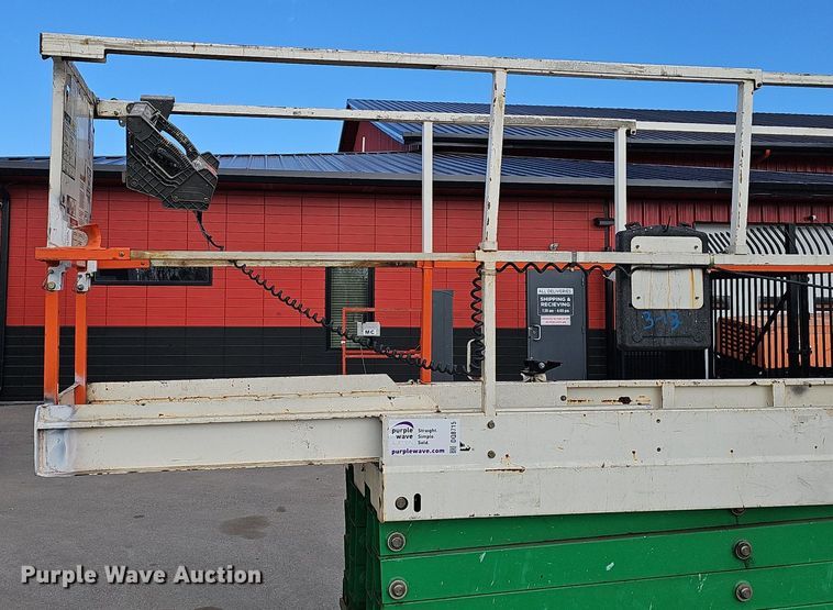 image for item DQ8715 2015 JLG 2632 ES scissor lift