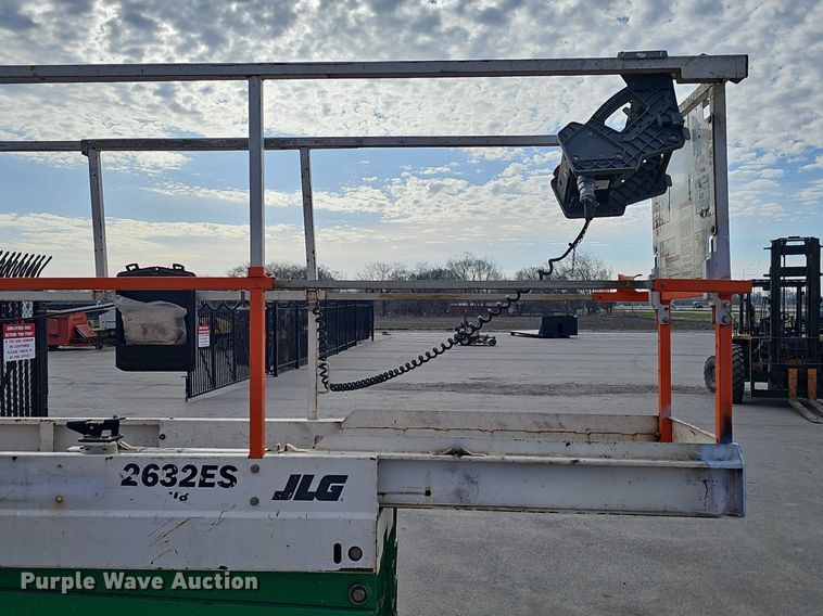 image for item DQ8715 2015 JLG 2632 ES scissor lift