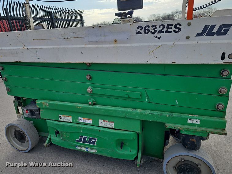 image for item DQ8715 2015 JLG 2632 ES scissor lift